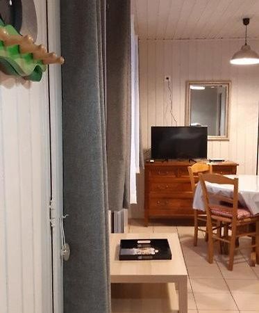 Gite Le Chalet Vert Frambouhans Exteriör bild